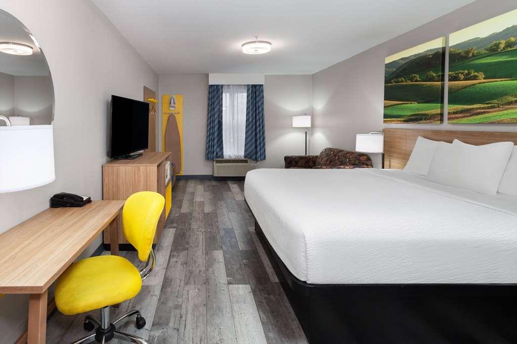 Days Inn & Suites By Wyndham Sellersburg Szoba fotó