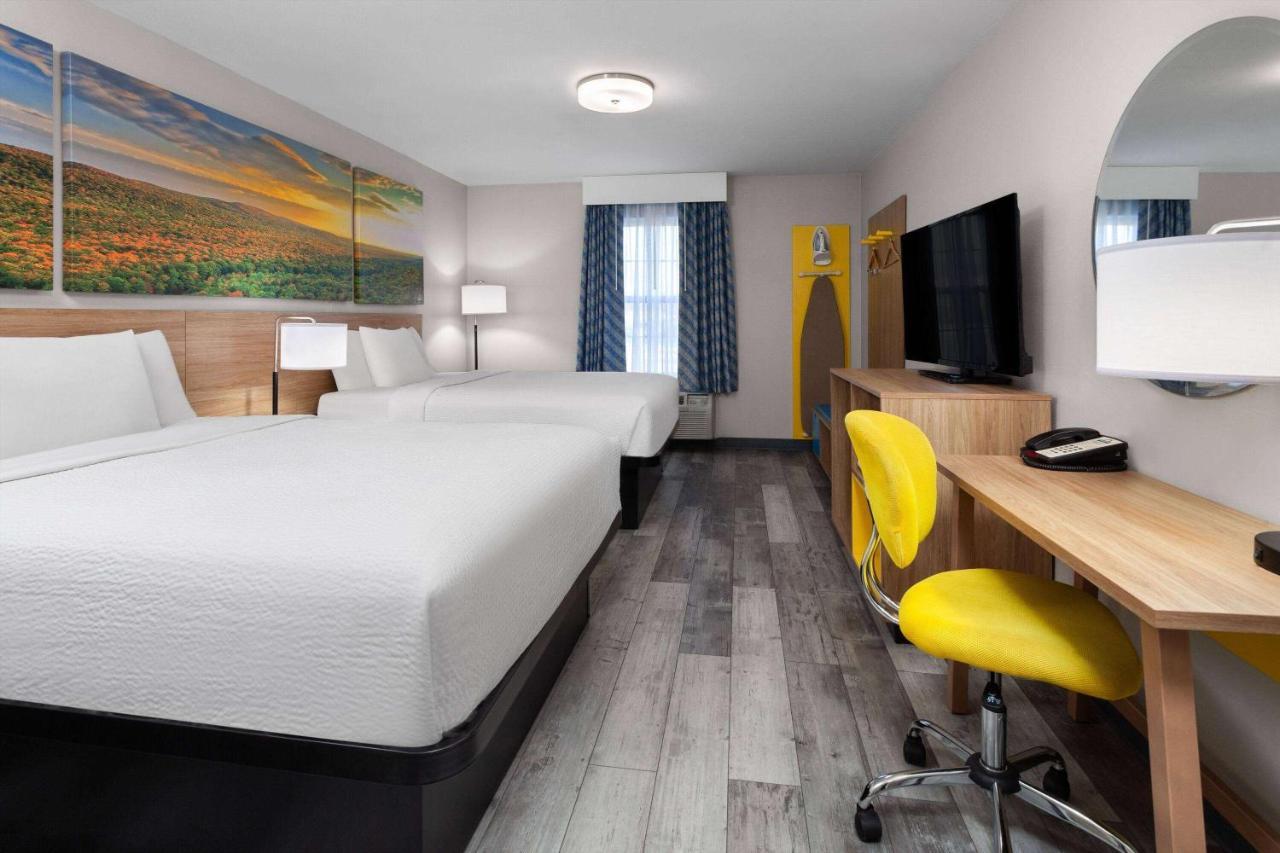 Days Inn & Suites By Wyndham Sellersburg Kültér fotó